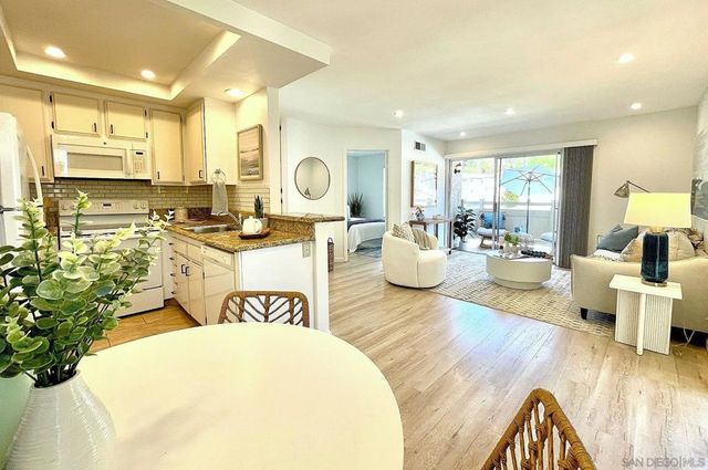 8811 Gilman Dr # H, La Jolla