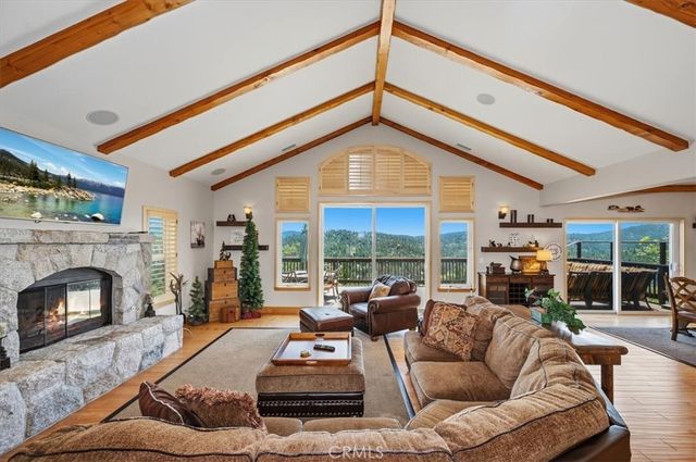 885 Del Norte, Lake Arrowhead