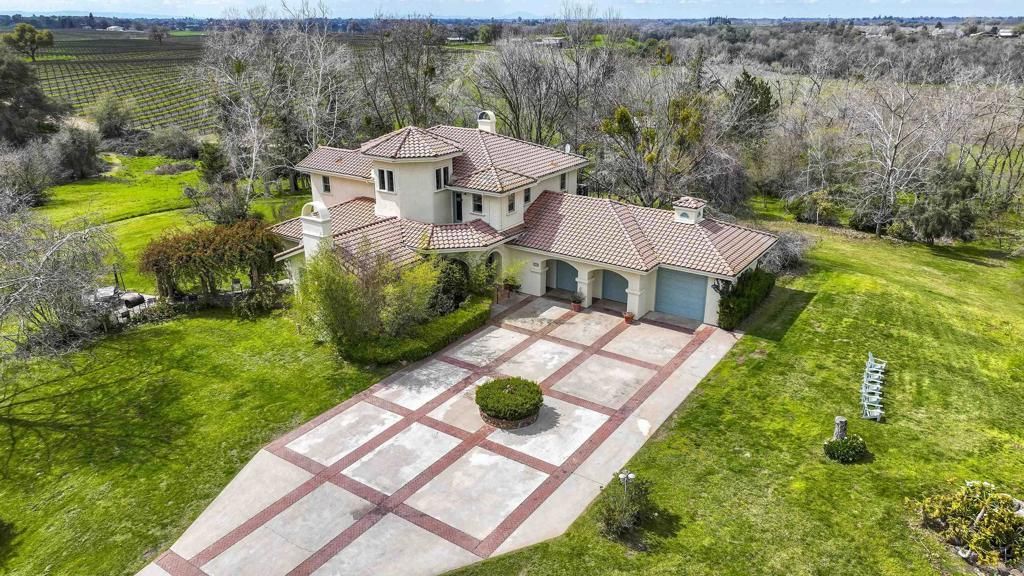24943 N Mcintire, Clements