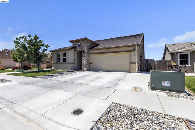 1893 Summit Dr, Los Banos