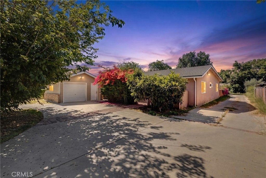 19000 Strathern, Reseda