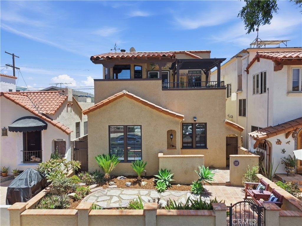 118 Glendora Avenue, Long Beach