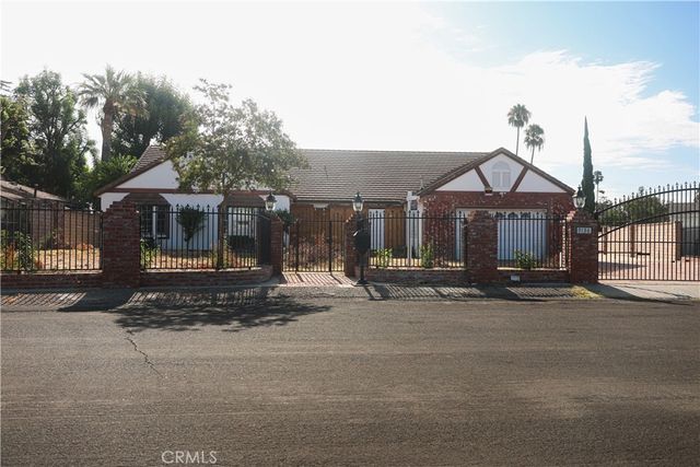 9136 Balcom Avenue, Northridge
