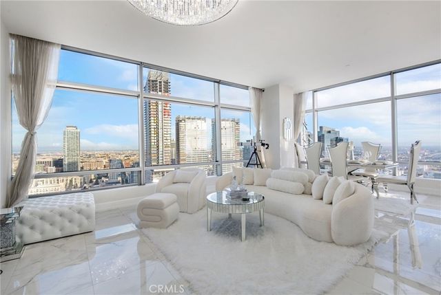 900 W Olympic Boulevard # 30a, Los Angeles
