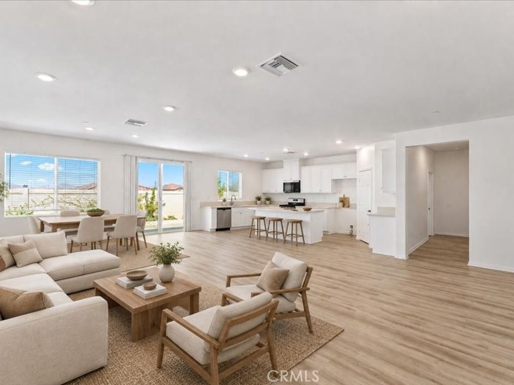 7561 Baerss Road, Riverside
