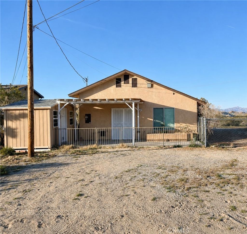 30881 Pawnee, Lucerne Valley