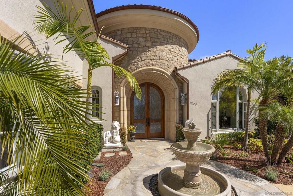 7020 El Fuerte St, Carlsbad