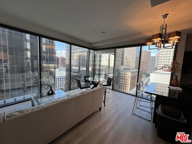 655 S Hope Street # 1605, Los Angeles