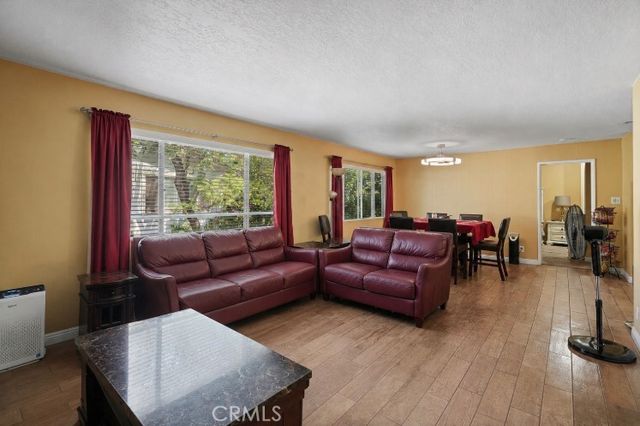 18601 Collins # D30, Tarzana
