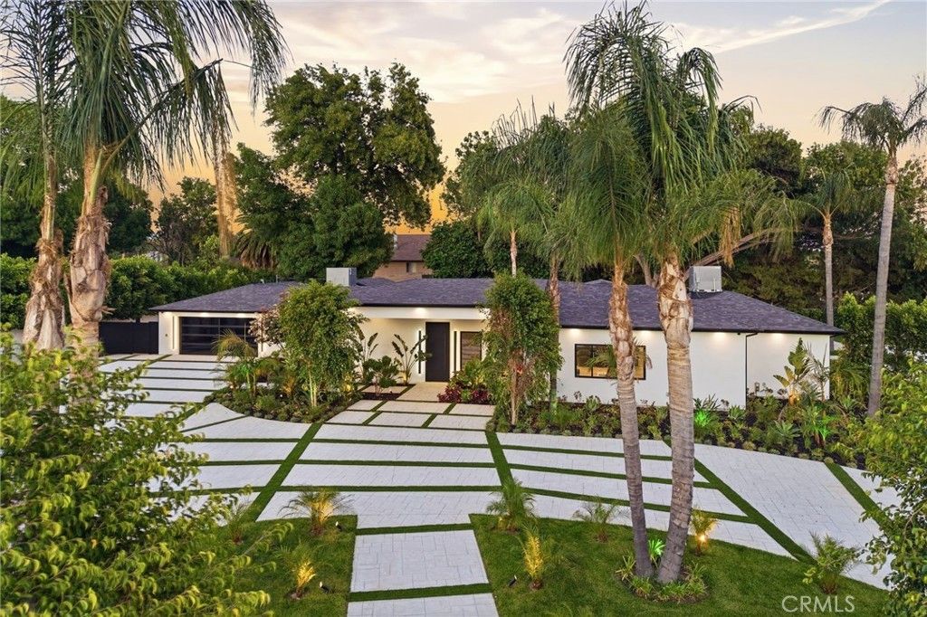 8400 White Oak, Northridge