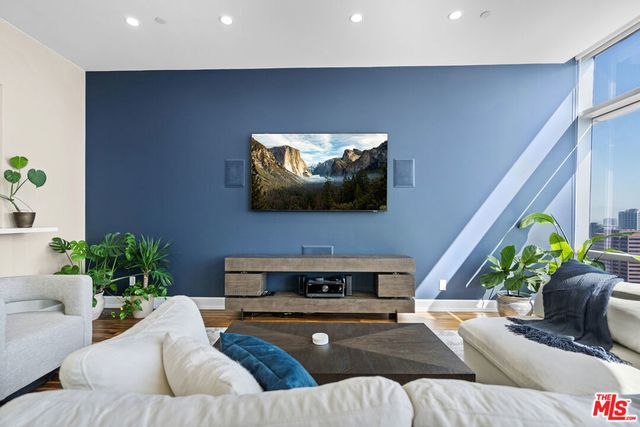900 W Olympic Boulevard # 32g, Los Angeles