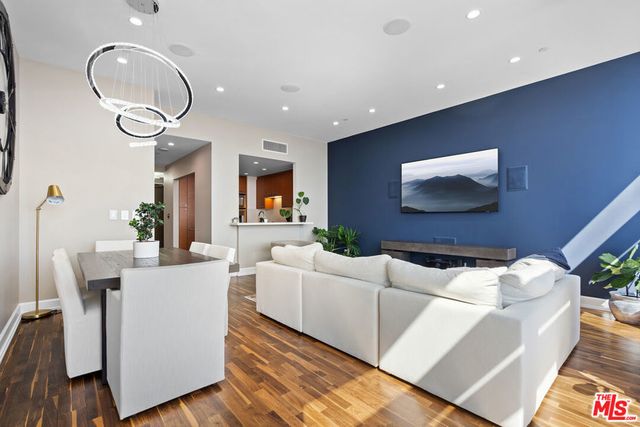 900 W Olympic Boulevard # 32g, Los Angeles