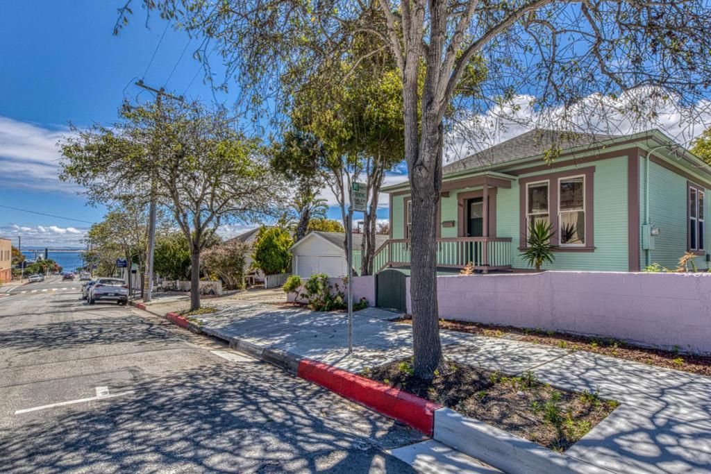 399 Hoffman Avenue, Monterey
