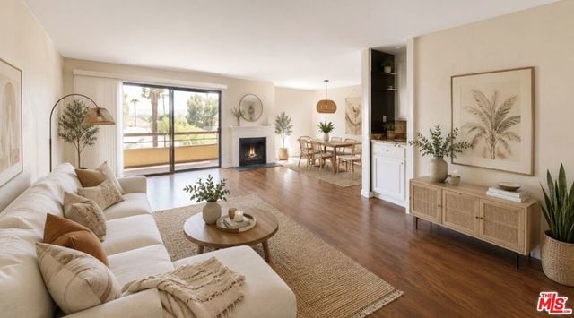 8710 Independence Avenue # 301, Canoga Park