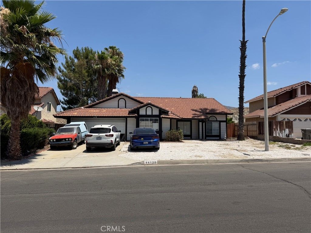 44128 Galicia, Hemet