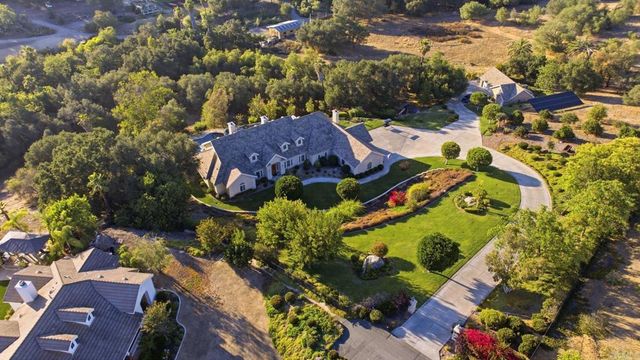 2308 Avenida La Cima, Escondido