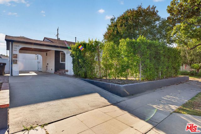 1811 N Avon Street, Burbank