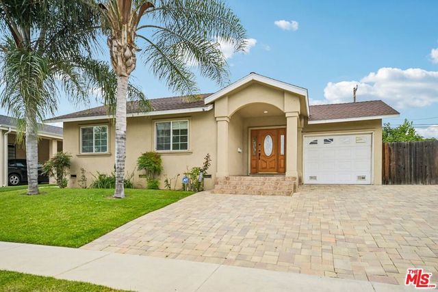 17550 Collins Street, Encino