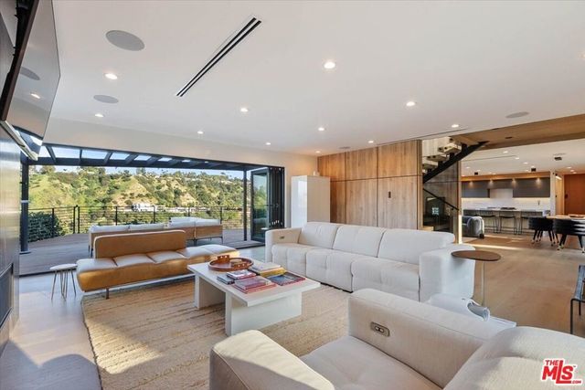3820 Scadlock Lane, Sherman Oaks