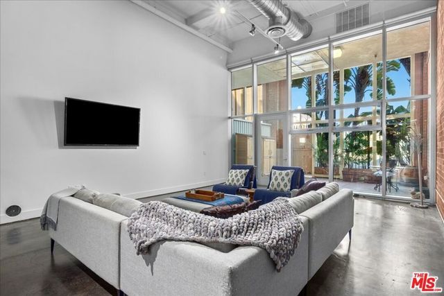 120 S Hewitt Street # 6, Los Angeles