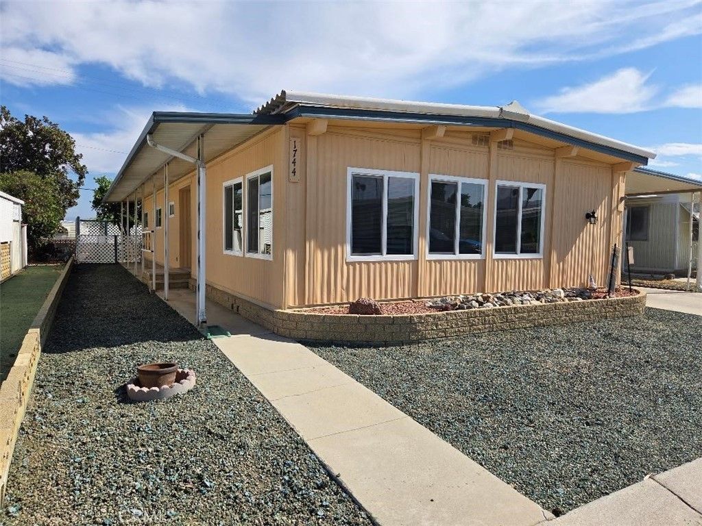 1744 Santiago, Hemet