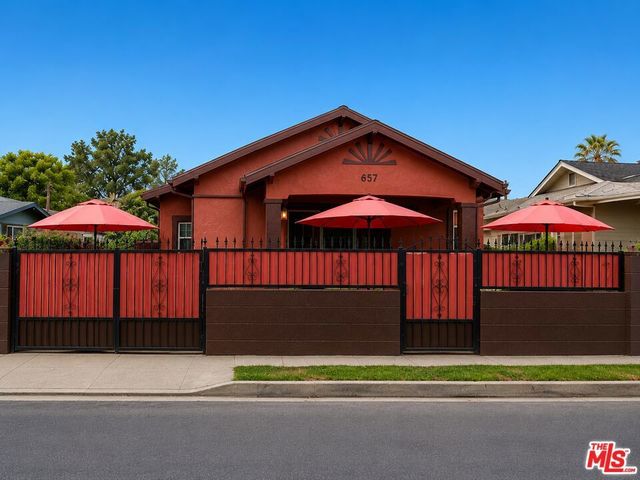 657 W 66th Street, Los Angeles