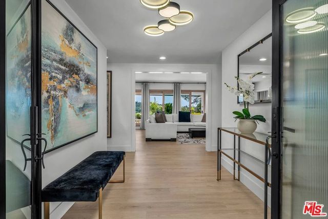 2144 Banyan Drive, Los Angeles