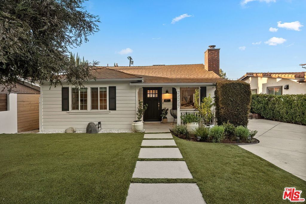 22227 Avenue San Luis, Woodland Hills