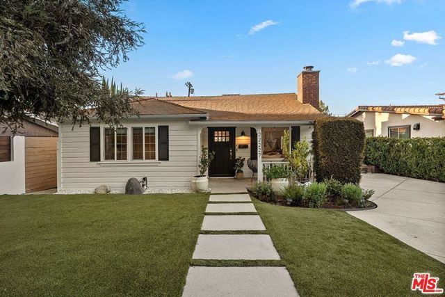 22227 Avenue San Luis, Woodland Hills