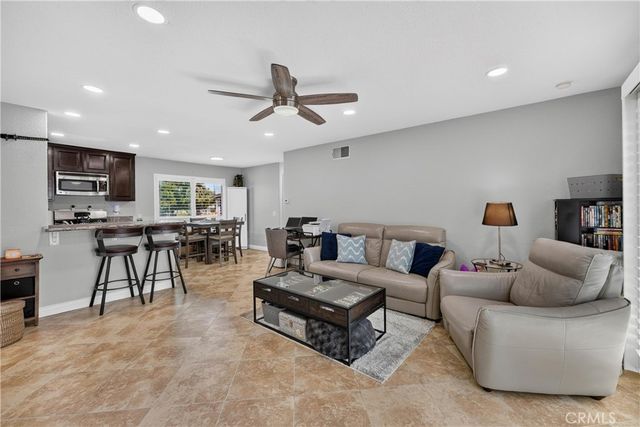 1062 A Cabrillo Park # D, Santa Ana
