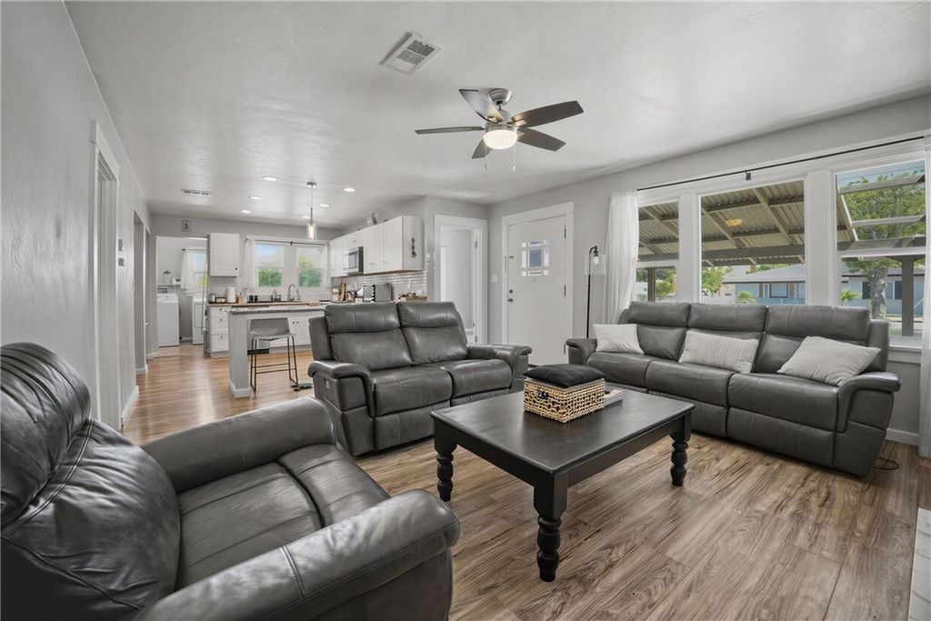 505 E Mayberry Avenue, Hemet
