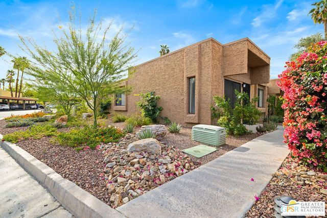 2400 Los Coyotes Drive, Palm Springs