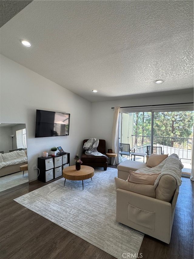 2548 Avenida Del Vista # T 202, Corona