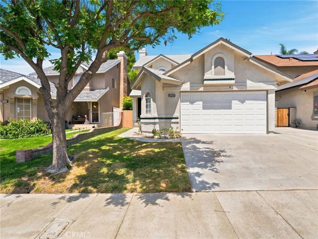 28525 Sugar Pine Way, Saugus