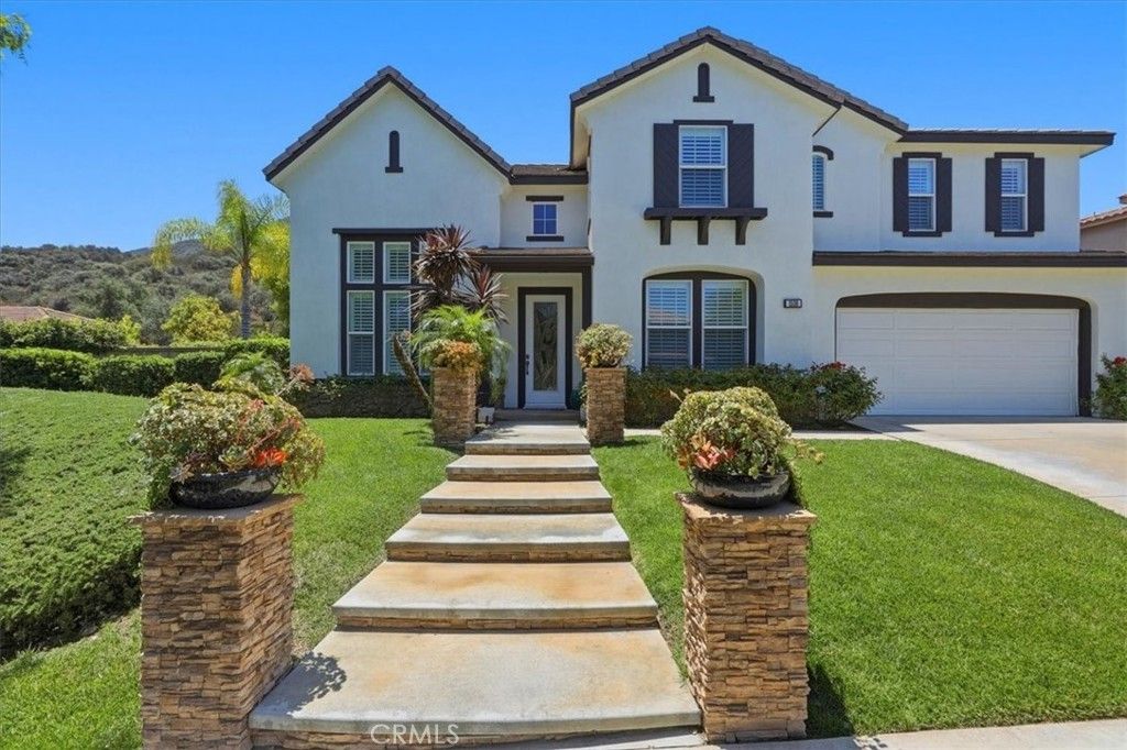 1536 Vandagriff, Corona