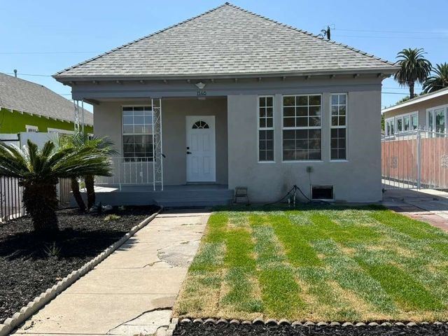 1546 W 70th Street, Los Angeles