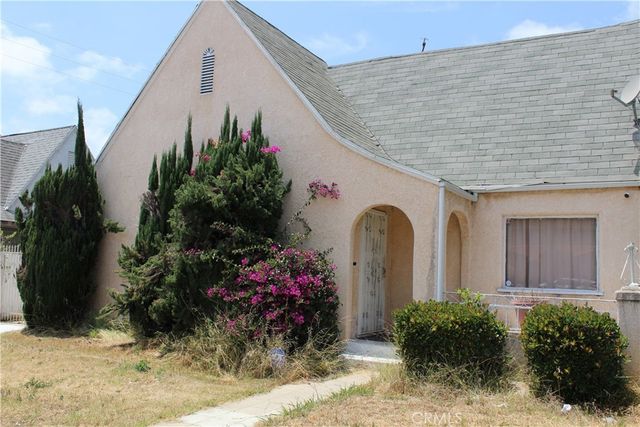 1657 S Fairfax, Los Angeles