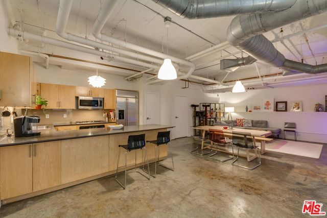 330 W 11th Street # C03, Los Angeles