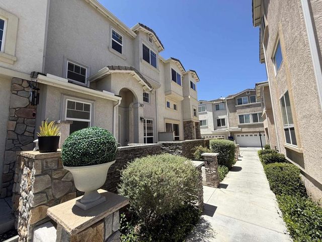 387 Connecticut, El Cajon