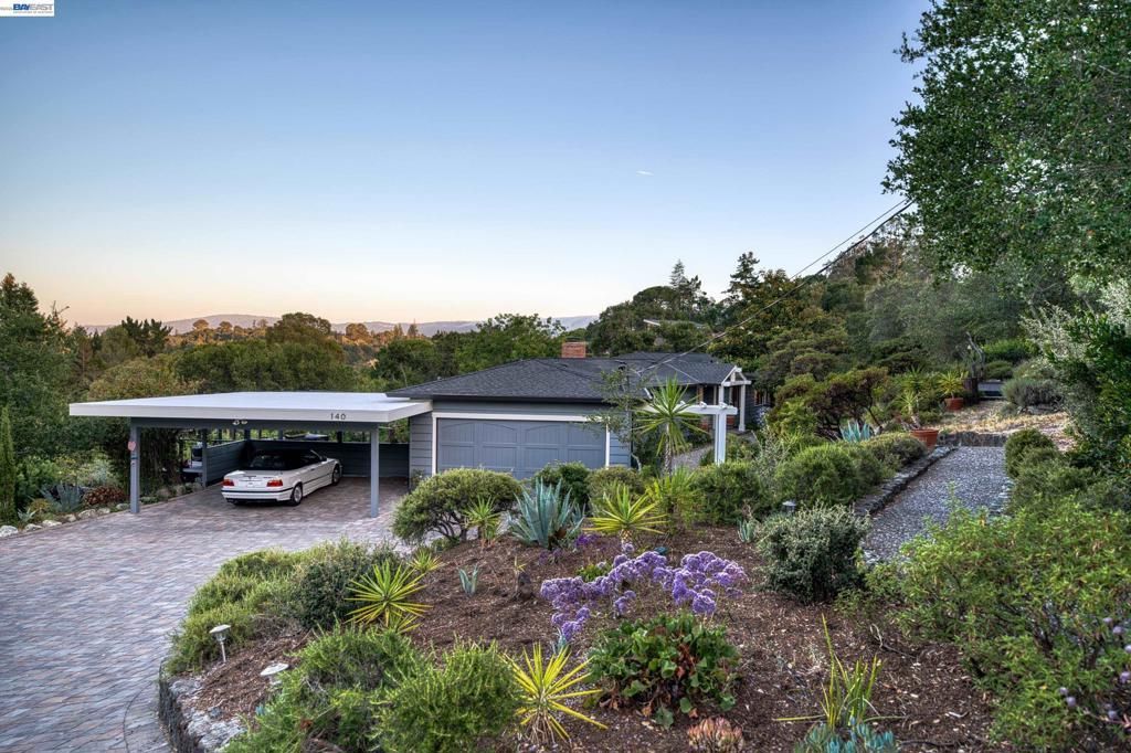 140 Sheridan Way, Woodside