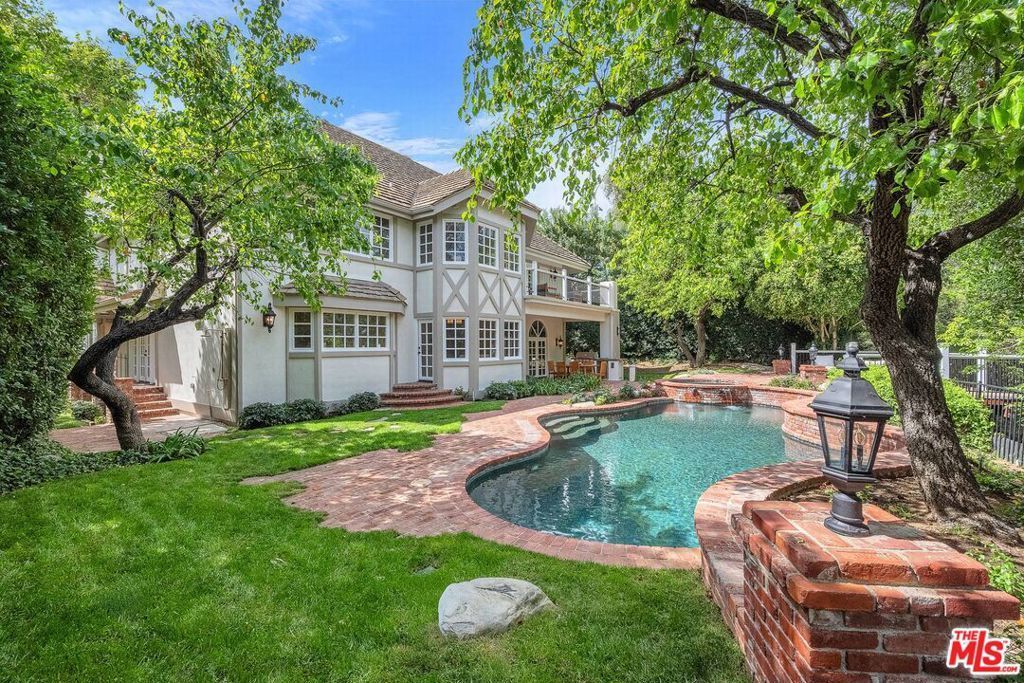 3225 Iredell Lane, Studio City