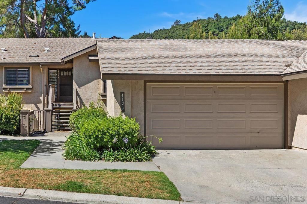 4123 Oak Island, Fallbrook