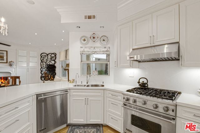 850 N Croft Avenue # 103, West Hollywood