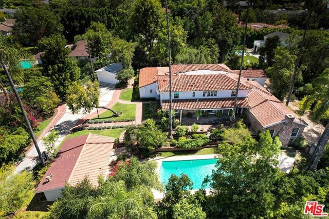 17534 Corinthian Drive, Encino