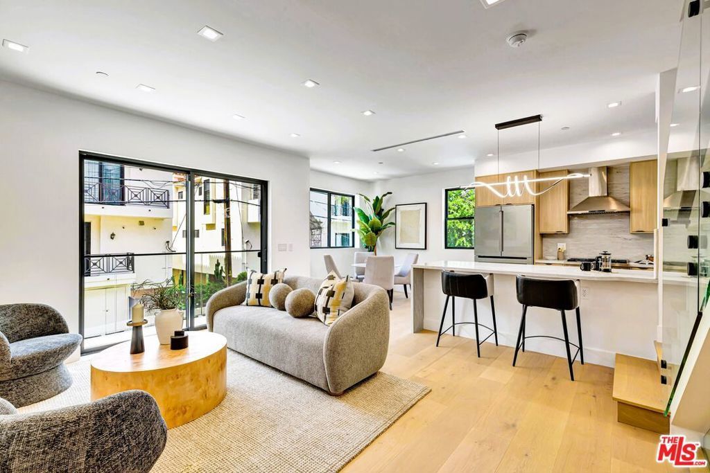 4329 Radford Avenue # 3, Studio City