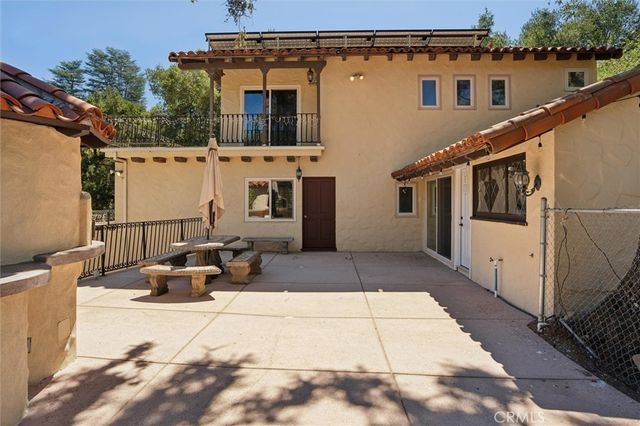 736 Crater Oak Drive, Calabasas