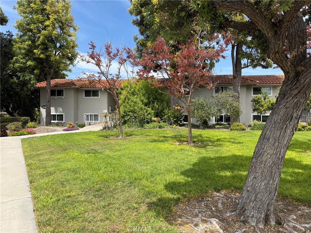 2186 Via Mariposa E E # A, Laguna Woods