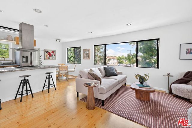 1930 N Vermont Avenue # 204, Los Angeles