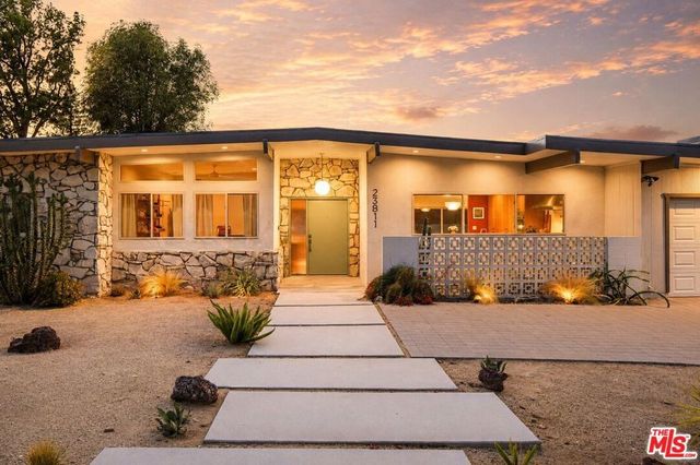 23811 Berdon Street, Woodland Hills
