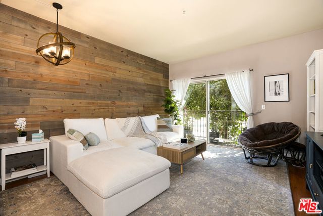 6525 Woodman Avenue # 2, Valley Glen